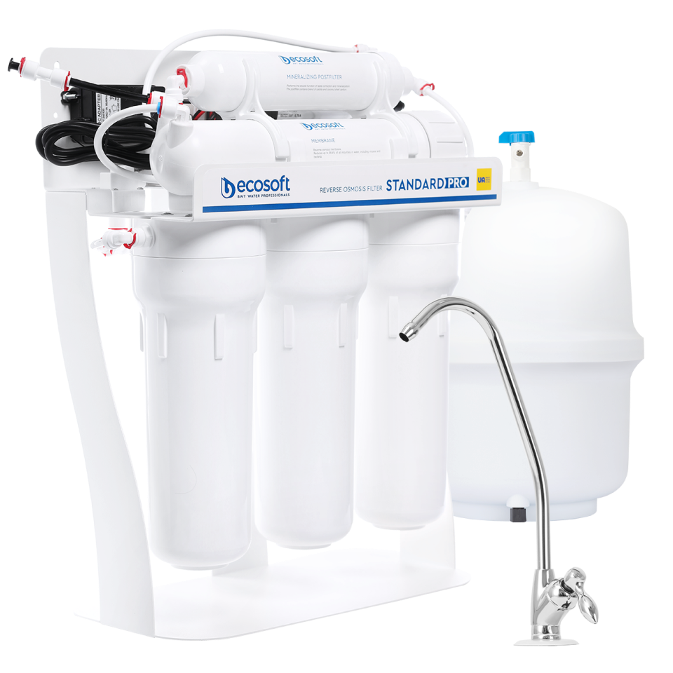 STANDARD PRO reverse osmosis filter with mineralization and pump on metal rack