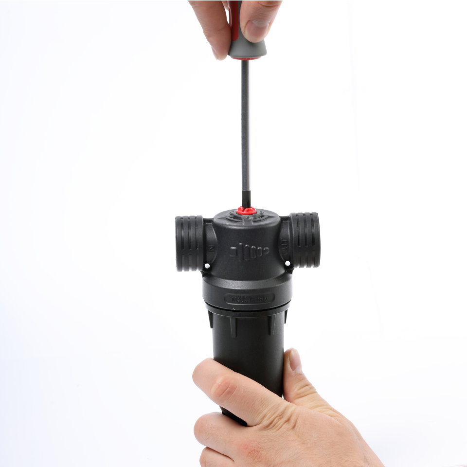 Self-Cleaning PA-R filter with 304 stainless steel mesh cartridges. ½" F